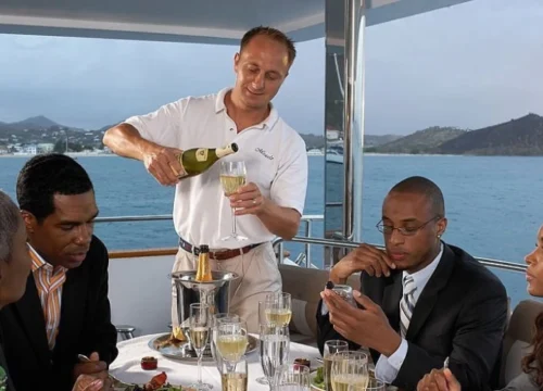 How to Choose the Best Yacht for Corporate Events in Dubai